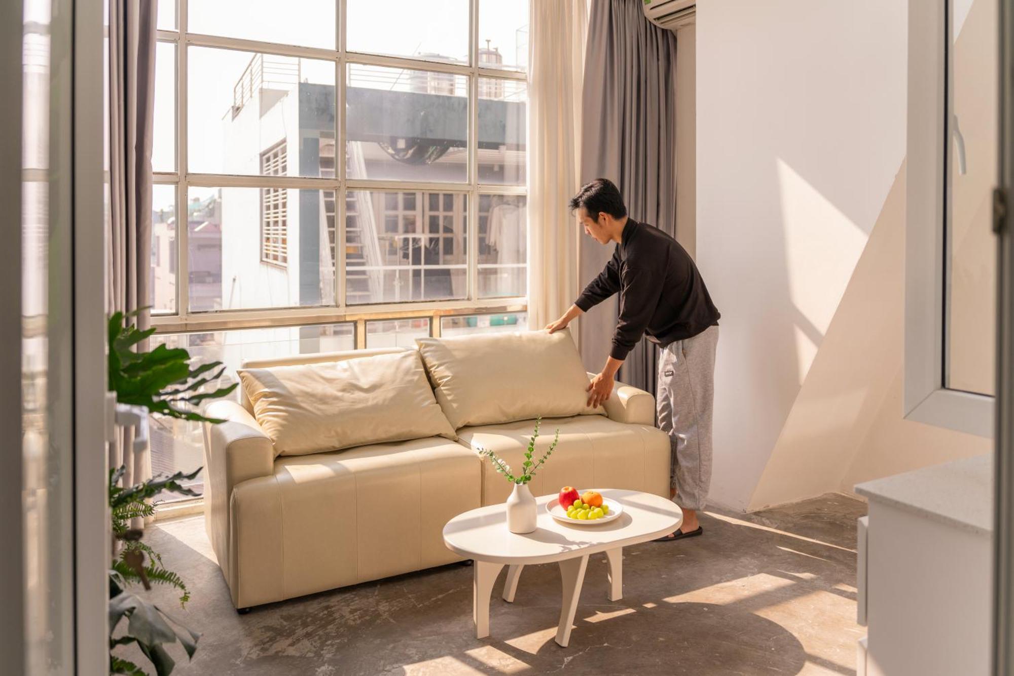 Manor Staycation, Nhà khách