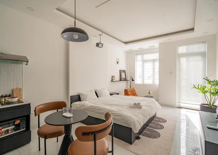 Manor Staycation, Homestay